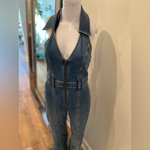 •Alice + Olivia •Noemi Halter Neck Denim Jumpsuit •Worn once •Size: 28 - Picture 14 of 15
